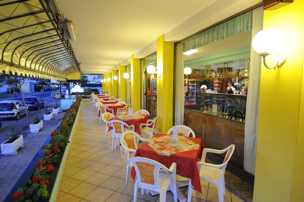 Hotel Jadran Τζεσόλο Λίντο Εξωτερικό φωτογραφία